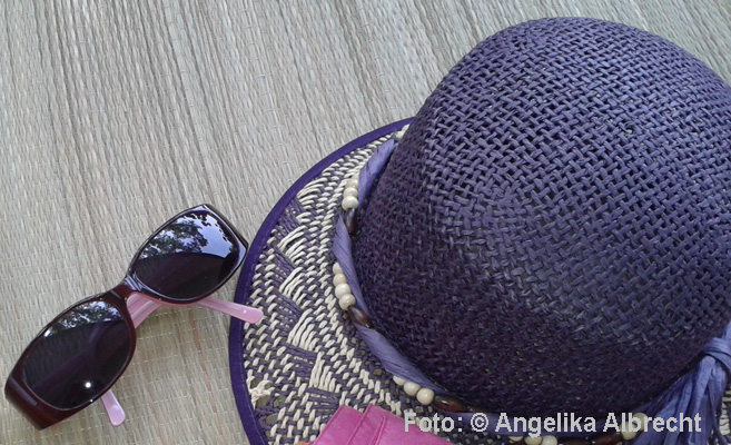 Hut und Sonnenbrille für die Ghana-Reise
