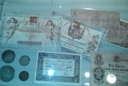 alte Geldscheine, Münzen
